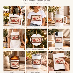 K&ouml;nnte beinhalten: Eine Produkt&uuml;bersicht mit einem Weihnachtsmotiv, das den Weihnachtsmann im Schlitten mit einem Rentier zeigt, umrahmt von einem rot-gr&uuml;nen Karomuster. Die Artikel umfassen eine Tragetasche, ein T-Shirt, eine Kaffeetasse, eine Sch&uuml;rze, einen Christbaumschmuck, eine Handyh&uuml;lle, eine Kerze, einen Becher und ein Notizbuch.