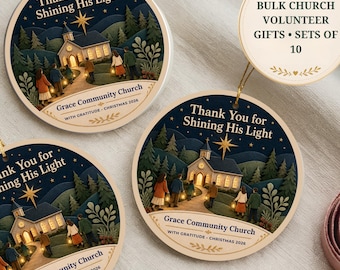 Puede incluir: Tres adornos redondos de cerámica con una escena nocturna de una iglesia y personas con linternas. El texto dice: Thank You for Shining His Light, Grace Community Church, WITH GRATITUDE - CHRISTMAS 2026. Una etiqueta circular indica: BULK CHURCH VOLUNTEER GIFTS - SETS OF 10.