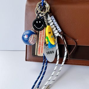 Stilvolle Taschenanhänger mit Messingpfeife, Baseball, Bananen Kerl, personalisierte Name benutzerdefinierte Perlen, geflochtenes Seil Schlüsselanhänger, Rucksack Zubehör