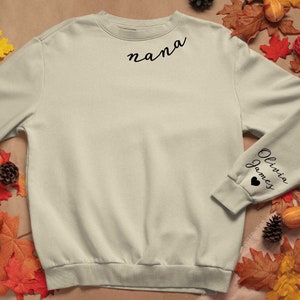 Custom Grandma Sweatshirt,Grandkid Names On Sleeve,Personalized Nana Sweatshirt With Grandchildren&#39;s Names,Xmas Gift For Granny,Gigi Sweater