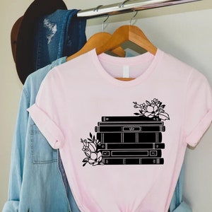 Book With Flowers Shirt,Book Lover Shirt Women,Book Lover Gift,Floral Book Tee,Book Readers T-Shirt,Gift for Bookworms,Librarian Gift Shirt