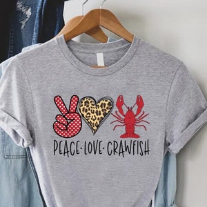 Crawfish Shirt,Peace Love Crawfish T-Shirt,Love Crawfish Tee,Crawfsih Shirt Women,Crawfish Season T-Shirt,Crawfish Boil Shirt,Cajun Shirt
