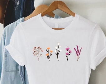 Floral Lesbian Shirt,Lesbian Pride Gift Shirt,Lesbian Wildflowers T-Shirt,Queer Lesbian Girls,Pride Month Shirt,Lesbian Flower,Lgbtq Gifts