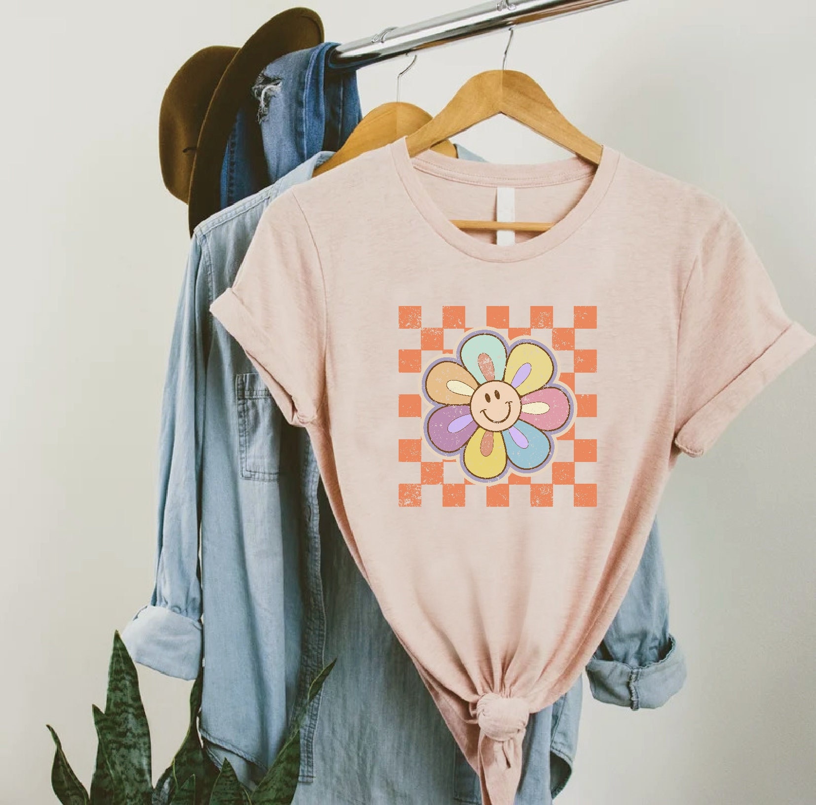 Checkered Daisy Shirt,Retro Flower Shirt,Boho  Daisy Shirt,Aesthetic Clothes,Floral Vintage Shirt,Gift For Women,Cute Daisy Shirt