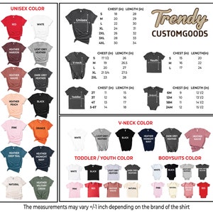 Może przedstawiać: Wykres przedstawiający r&oacute;żne style i kolory koszulek i body z tabelami rozmiar&oacute;w dla rozmiar&oacute;w unisex, młodzieżowych, dziecięcych i body. Wykres zawiera wymiary w calach dla klatki piersiowej i długości. Tekst "Trendy Customgoods" znajduje się u g&oacute;ry wykresu.