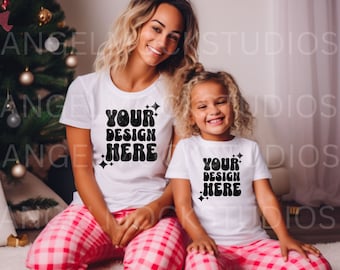 Mamá y yo Maqueta de camiseta blanca Mamá y yo Maqueta de camiseta Maqueta de hija de familia 3001 Modelo Foto de stock Maqueta de camiseta para niños pequeños Descargar JPG