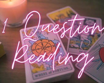 Pode incluir: Uma leitura de cartas de tarô com a carta da Roda da Fortuna no centro. O texto "1 Question Reading" está escrito em letras de néon rosa.