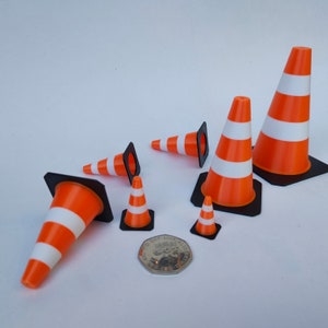 Scale Traffic Cone (4pcs) 1/24, 1/18, 1/14, 1/12, 1/10, 1/8, 1/6 for Traxxas, Axial, Tamyia, RC4WD, scx