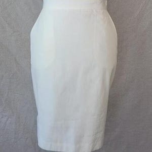 Vintage 1990s BCBG White Pencil Skirt in Size 0