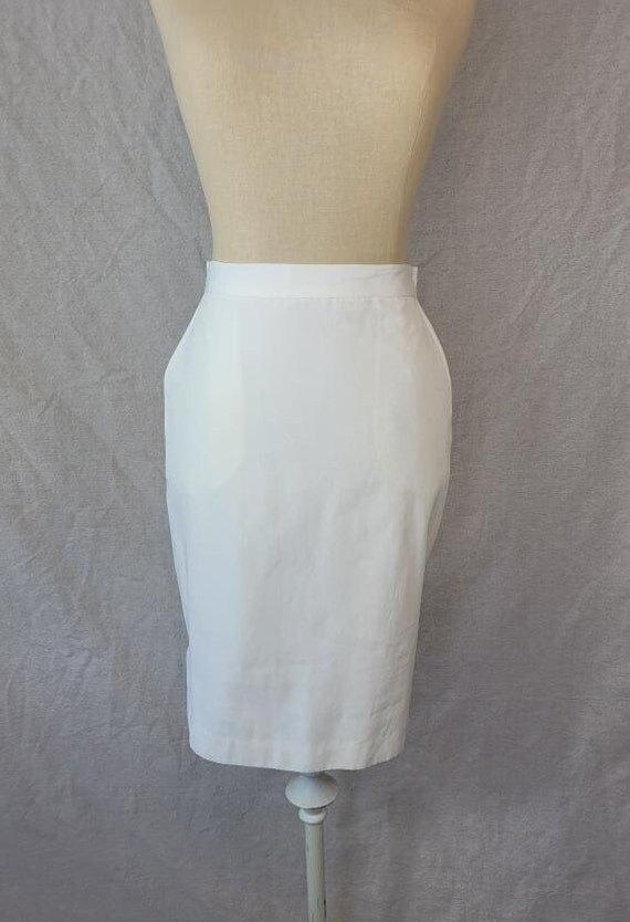 Vintage 1990s BCBG White Pencil Skirt in Size 0