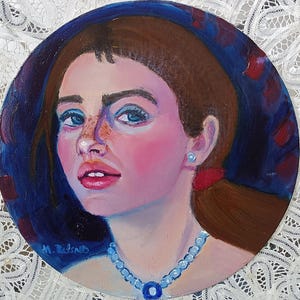 Peinture originale à l'Huile sur Carton entoilé rond -Style Romantique- Portrait d'une jeune fille au regard  espiègle- Art unique fait main