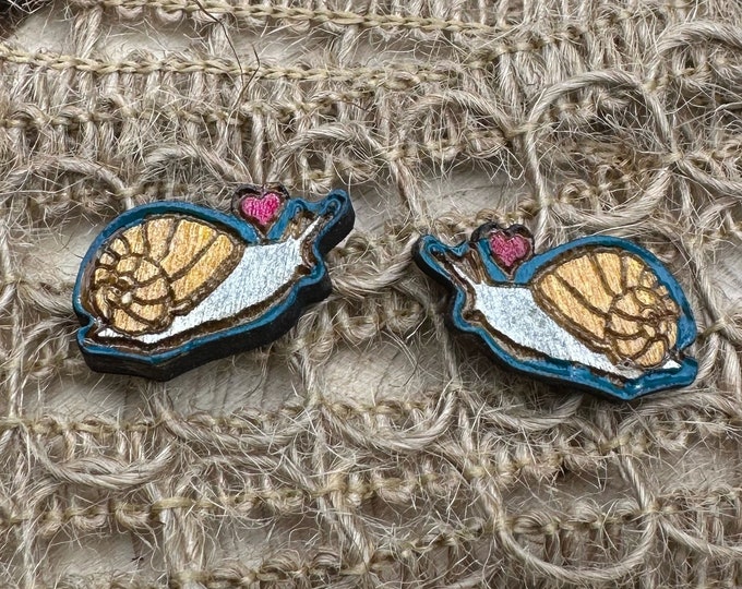 Woodland Snail Hand-Painted Laser Cut Wood Stud Earrings – Nature Lover Gift – Eco-Friendly Jewelry