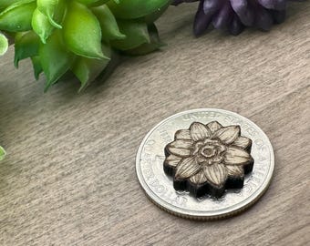 Geometric Daffodil Flower Wood Pieces