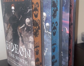 La Tumba Cerrada con Bordes Metálicos Pintados a Medida - Libros Individuales