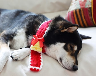 Handmade Knitted Christmas Dog Scarf: Festive Winter Pet Bandana