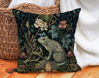 Oreiller grenouille dans une forêt | Conception Cottagecore inspirée de William Morris | Cadeau pour amoureux des animaux | 14 x 14, 16 x 16, 18 x 18, 20 x 20, taie d'oreiller uniquement