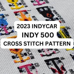 Puede incluir: Patrón de punto de cruz para la carrera IndyCar Indy 500 de 2023. El patrón presenta una cuadrícula de coches coloridos con sus números correspondientes.