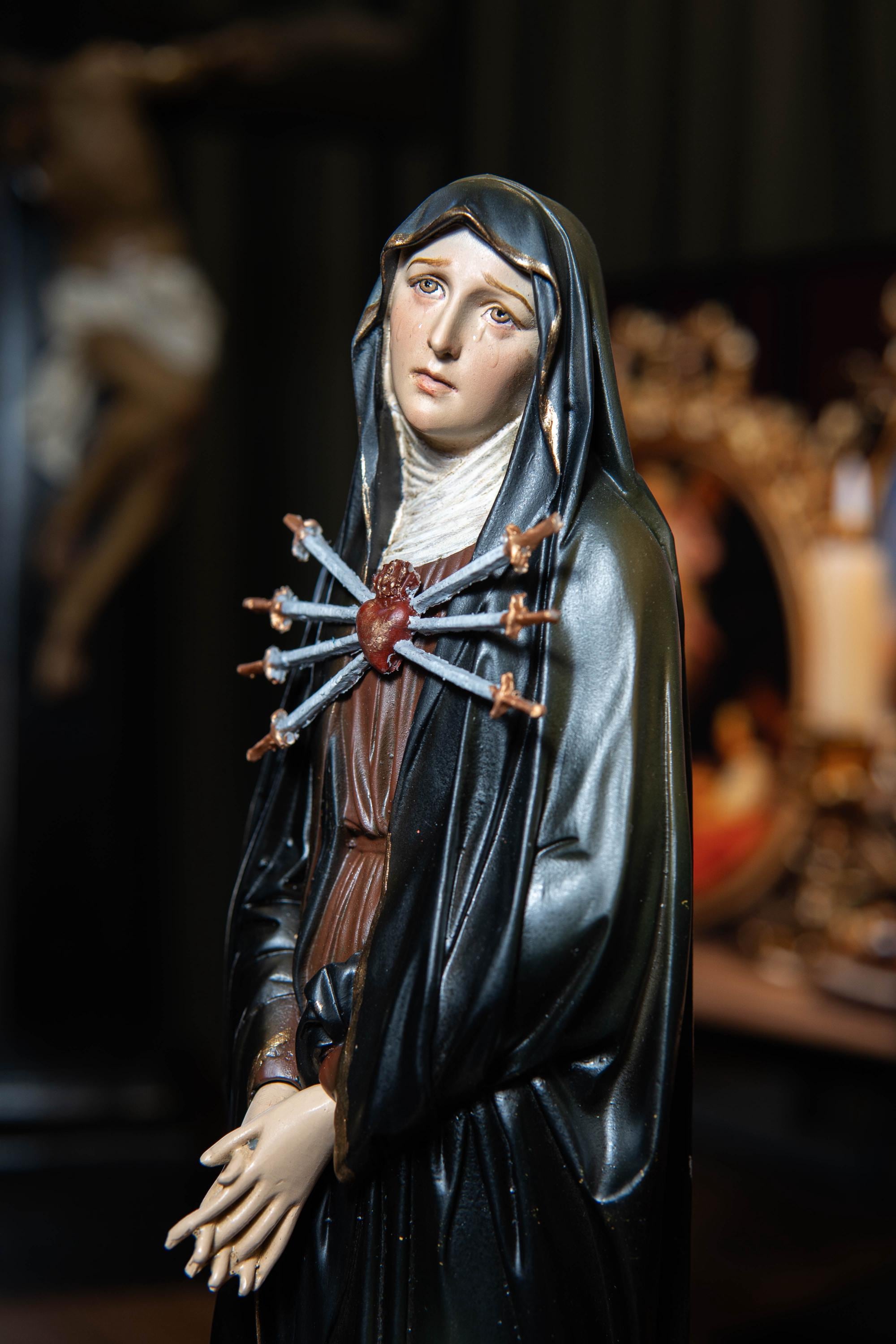 our-lady-of-sorrows-statue-black-cloak-with-seven-swords-virgin-mary