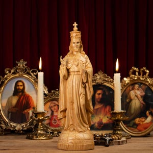 Christ the King Wooden Statue Jesus Figurines Sacred Heart of Jesus Catholic Gifts for Mom & Dad Christian Decor for Spiritual Home Altar