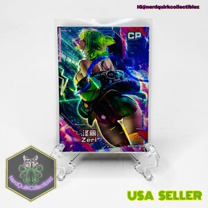 Puede incluir: Una tarjeta coleccionable con un personaje de pelo verde y un atuendo futurista. La tarjeta se muestra en un soporte transparente. El texto "Zeri" y "CP" son visibles. El logotipo del vendedor y "USA SELLER" también están presentes.