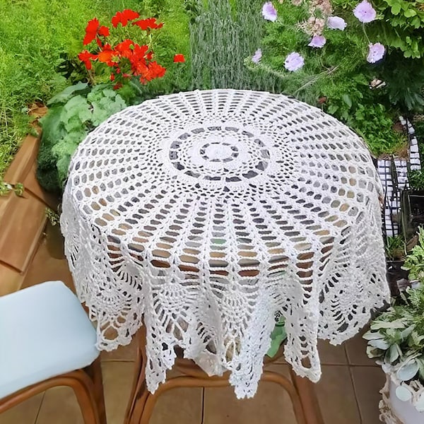 Nappe ronde blanche au crochet