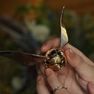 Harry Potter Golden Snitch 30 and 45 mm, with base and different signs.