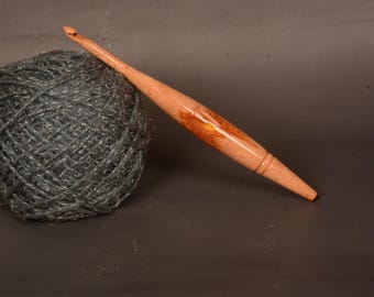 Beechwood Crochet Hook Set: Ergonomic Handmade Knitting Needles, 7 Inch