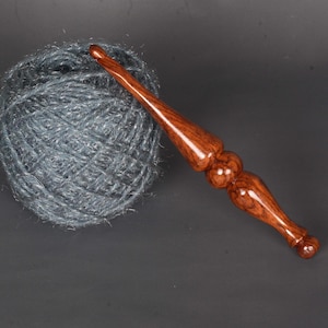 Handmade Rosewood Crochet Hook Set: Ergonomic Soft Grip