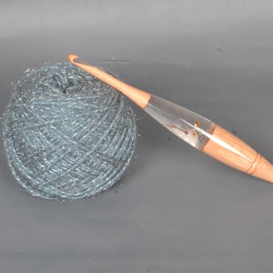 Handmade Beechwood Crochet Hook: Ergonomic Resin Handle