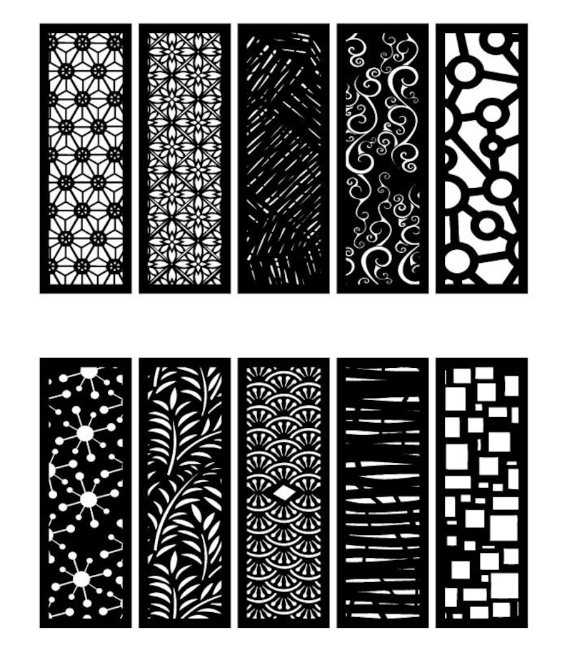 Pu&ograve; includere: Dieci pannelli decorativi in ​​nero e bianco tagliati al laser con vari motivi geometrici e floreali. I pannelli sono tutti della stessa dimensione e forma e sono disposti in due file di cinque.