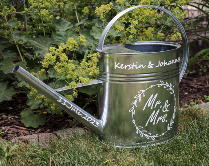 Geldgeschenk Kieskanne zur Hochzeit Lila 10l / personalisierte