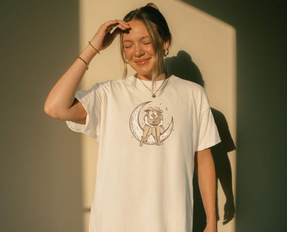 Sapphic Cowgirl T-Shirt, Lesbian Cowgirls Pride Month Outfit, Coming Out Gift, WLW Subtle Lesbian Shirt, LGBT Sapphic Art Western Fruity Tee