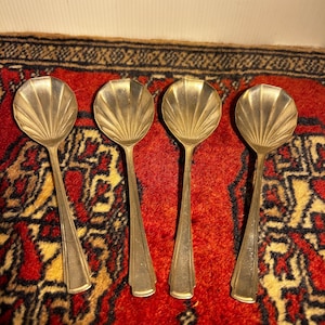 Vintage Set of 4 EPNS Shell Dessert Spoons | Silver Plated Dessert Spoons | Art Deco Style | Shell Bowl Spoons