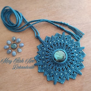 Hoge kwaliteit multi-flash labradoriet macramé mandala ketting, spectroliet halsstuk, statement medaillon met edelsteen, etnische cadeau-ideeën