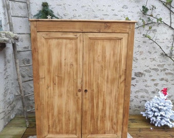 Petite armoire ancienne