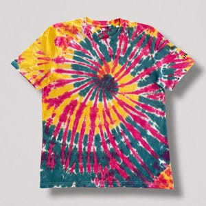 Hand-Dyed Organic Cotton Tie-Dye T-Shirt: Unisex Swirl Design