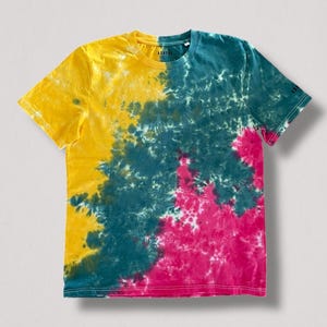 Handmade Tie-Dye T-Shirt, Vibrant Unisex Tee for Stylish Wardrobe, Various Sizes, High-Quality Tie-Dye Shirt