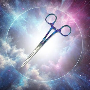 Cosmic Purple: Kocher en Verbandschaar in Stijl - nurse gift set - AI Futuristisch design