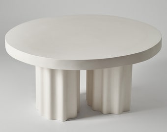 Table basse ronde blanche sur deux pieds ondulés | Blanc cassé/beige/ivoire