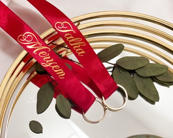 Gepersonaliseerde satijnen ringbanden met of zonder klittenbandsluiting voor verloving, huwelijksplechtigheid of bruiloft (Kurdele)