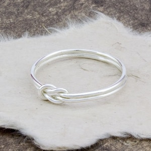 Not Silverring, Liten stapelbar ring, Liten sterlingsilverring, Tvinnad ring, Minimalistisk ring, Infiniti-knutring, Kärleksknutringband