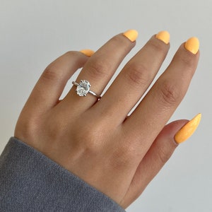D Color VVS2 Clarity Ovaal 2,10 karaat IGI Certified Lab Grown Diamond Solitaire Verborgen Halo-verlovingsring, trendy stijl handgemaakt 14k goud