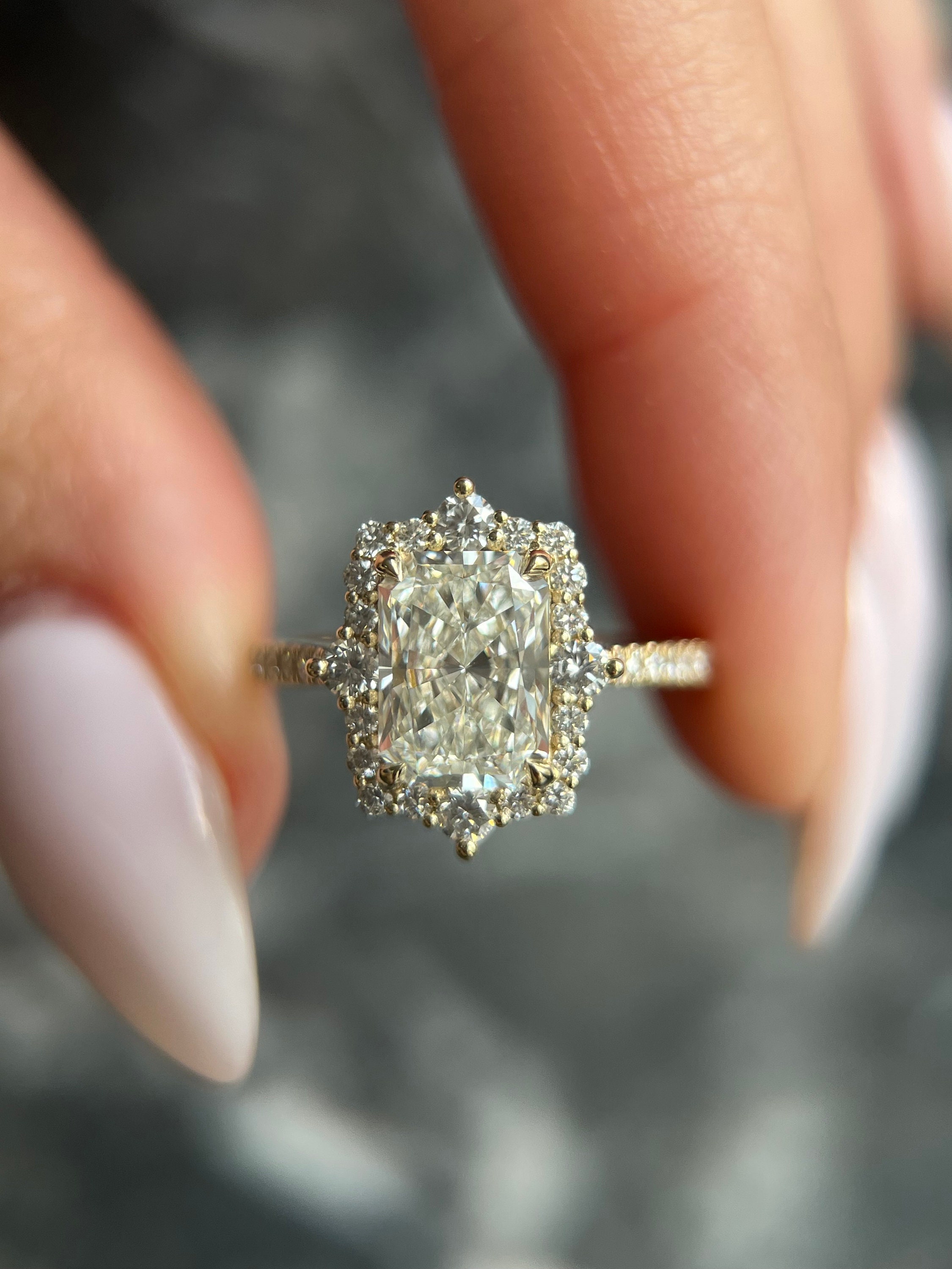 New Stylish Radiant Cut 2.5 Carat D Color VVS2 Clarity IGI Certified Lab Grown Diamond Engagement Ring , Side Round Diamonds, 14k Gold