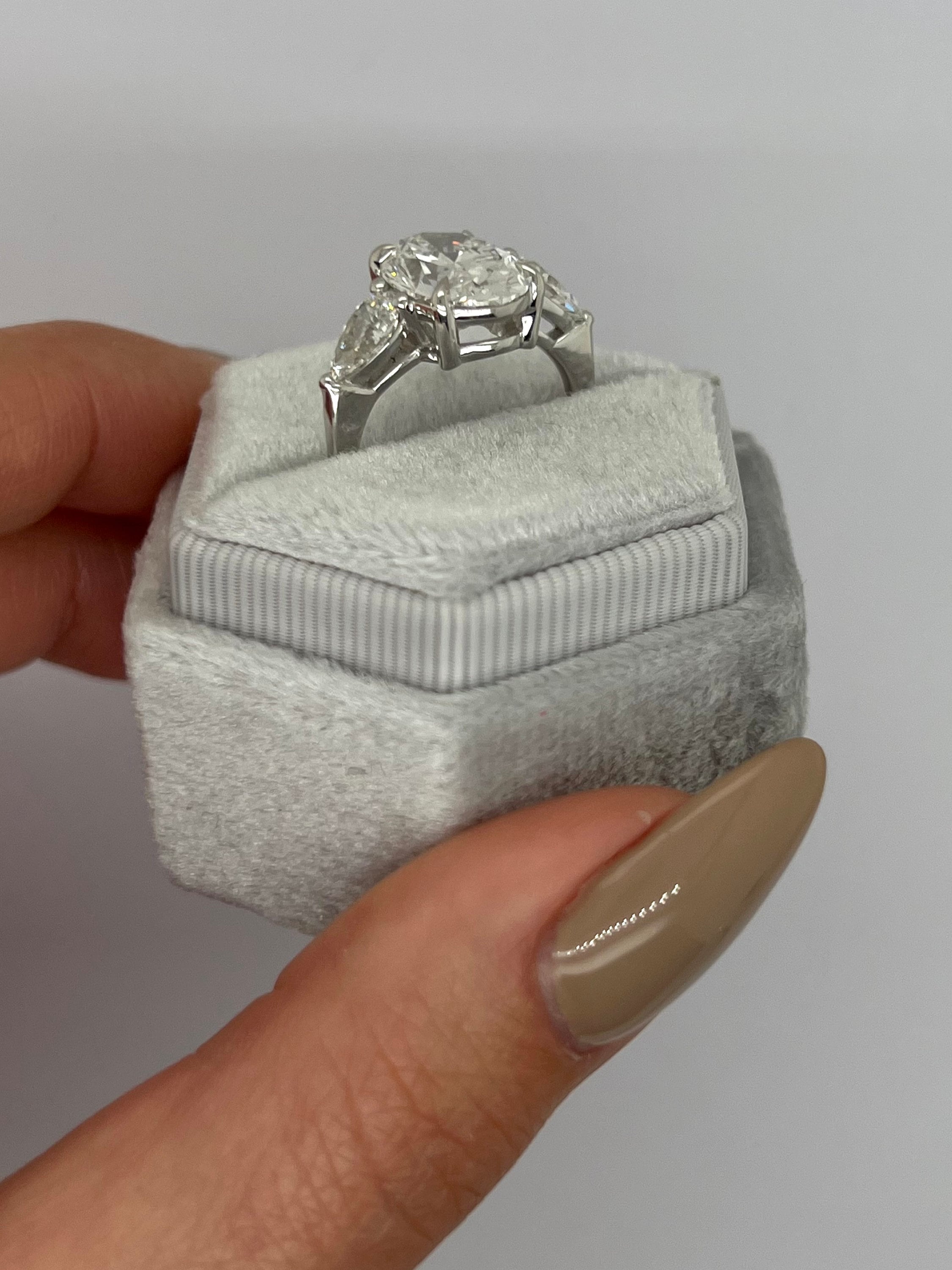 Oval Cut 5 Carat IGI Certified D Color VVS2 Clarity Lab Grown Diamond ...