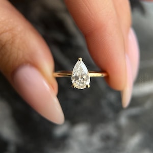 Pear Cut 1 Carat F Color VVS2 Clarity IGI Certified Lab Grown Diamond Solitaire Engagement Ring 14k Gold 3 Prongs
