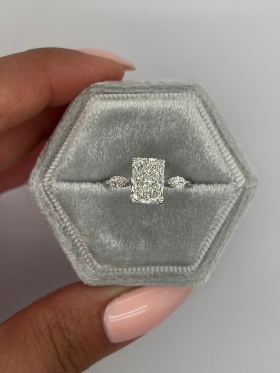 Radiant Cut Carat D Color VVS2 Clarity IGI Certified Lab Grown