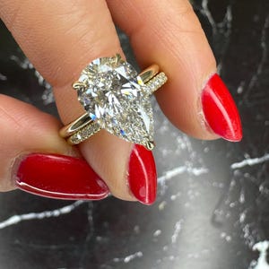 Pear Cut 5.25 Carat Total IGI Certified E Color VVS2 Clarity Lab Grown Diamond Solitaire Engagement Ring Set Matching Round Diamond Band