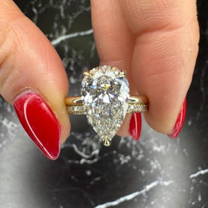 Pear Cut 4.25 Carat Total IGI Certified E Color VVS2 Clarity Lab Grown Diamond Solitaire Engagement Ring Set Matching Round Diamond Band