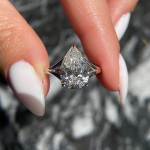 Pear Cut 3 Carat E Color VS1 Clarity IGI Certified Lab Grown Diamond Solitaire Split Shank Engagement Ring 14k Gold 3 Prongs