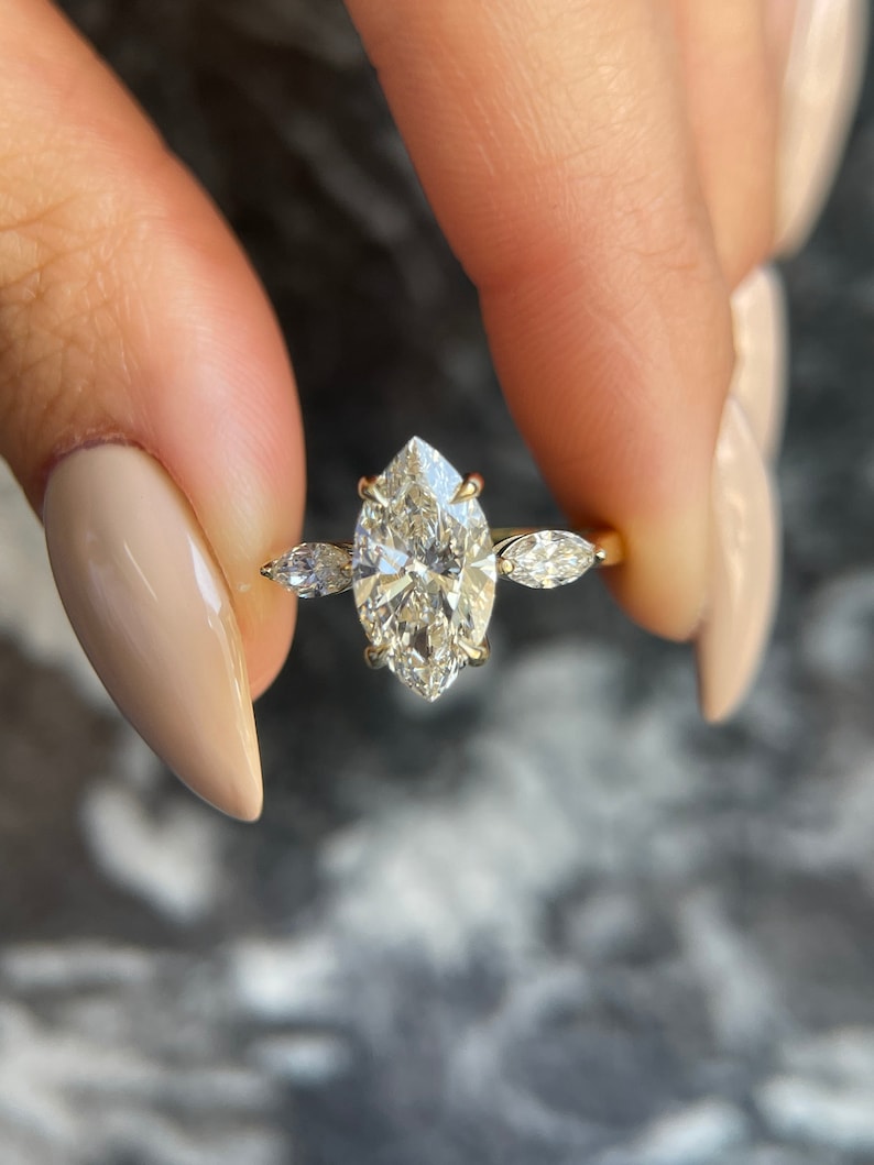 Marquise Cut 2.3 carat IGI Certified F Color VS1 Clarity Lab Grown Diamond Three Stone Engagement Ring Handmade of 14k Gold zdjęcie 1